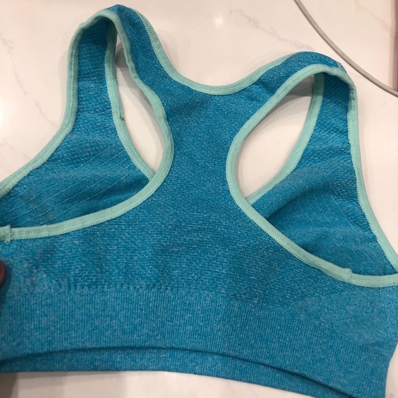 Peek shorts/gap shorts/top/trainer bra (4 items ) - Picture 4 of 16